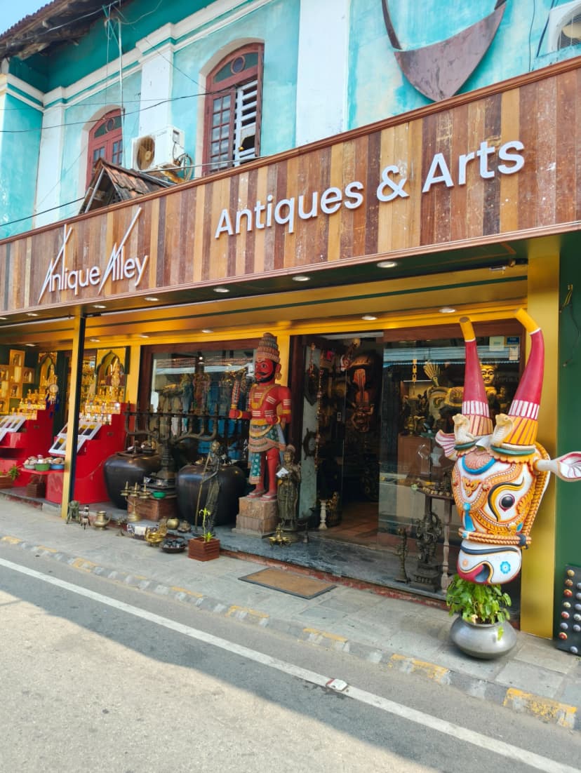 Antique & Art Shop in Jew Town