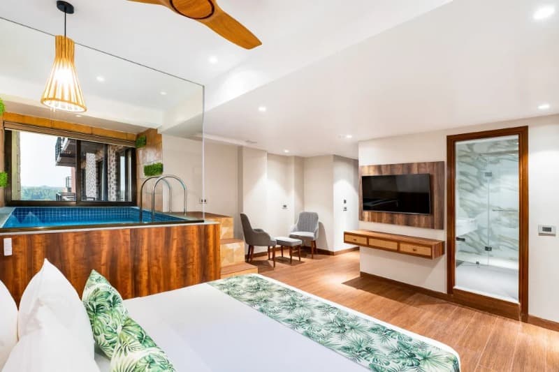 Plunge Pool Suite Room