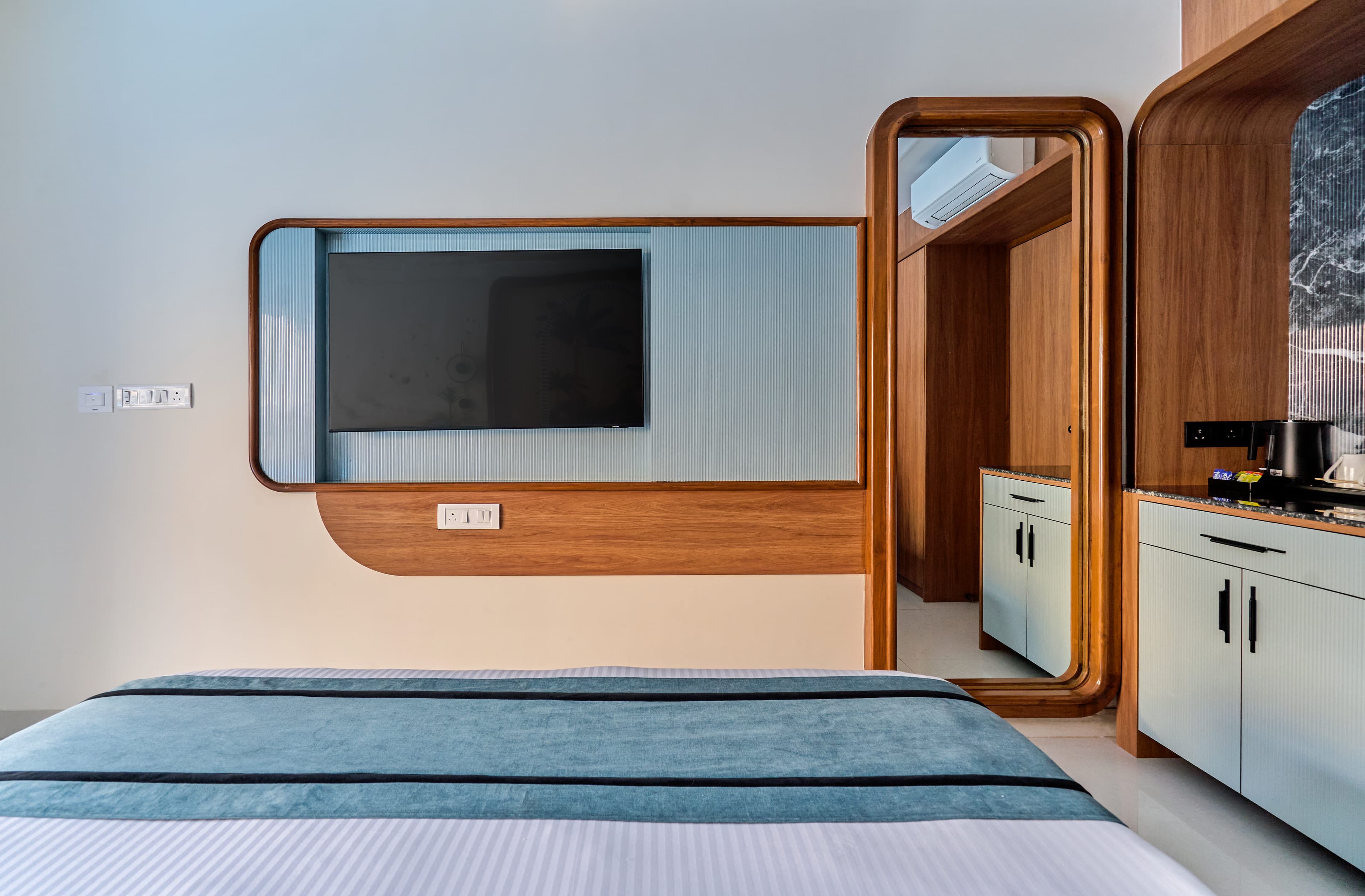Junior Suite with Pool View & Balcon