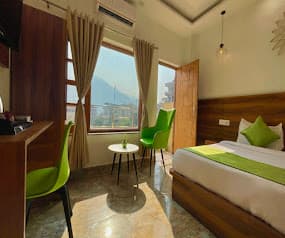 Deluxe room with mountain view