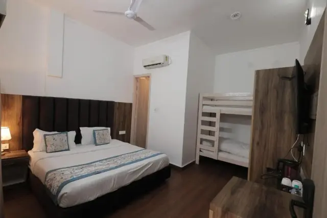 Four Bed Family with Pool View