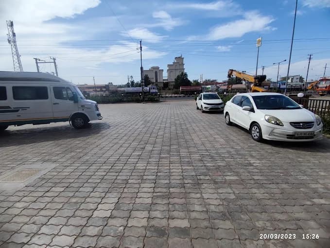 Click Hotel Tulsi Jamnagar photo 4