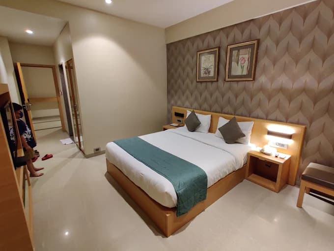 Lick Hotel, Junagadh photo 3