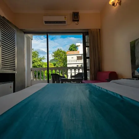 Deluxe room pool view