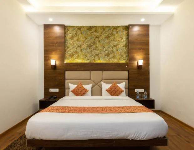 DELUXE ROOM