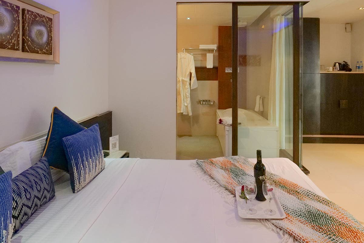 Deluxe Room – Bathtub