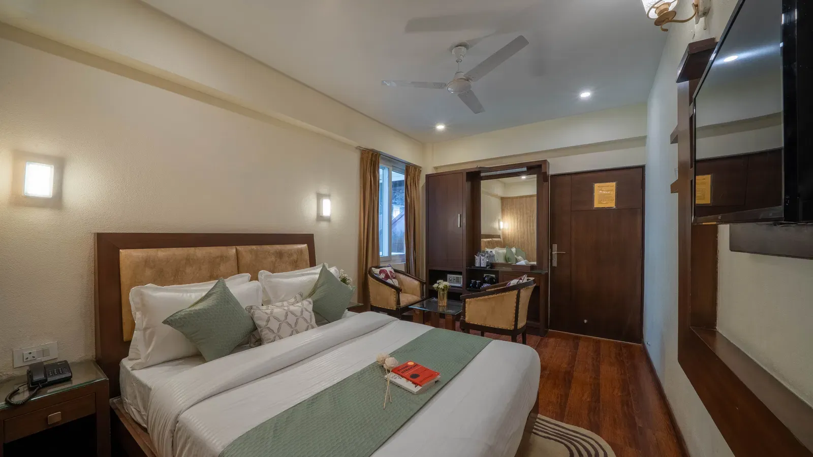 Deluxe room with balcony and garden view
