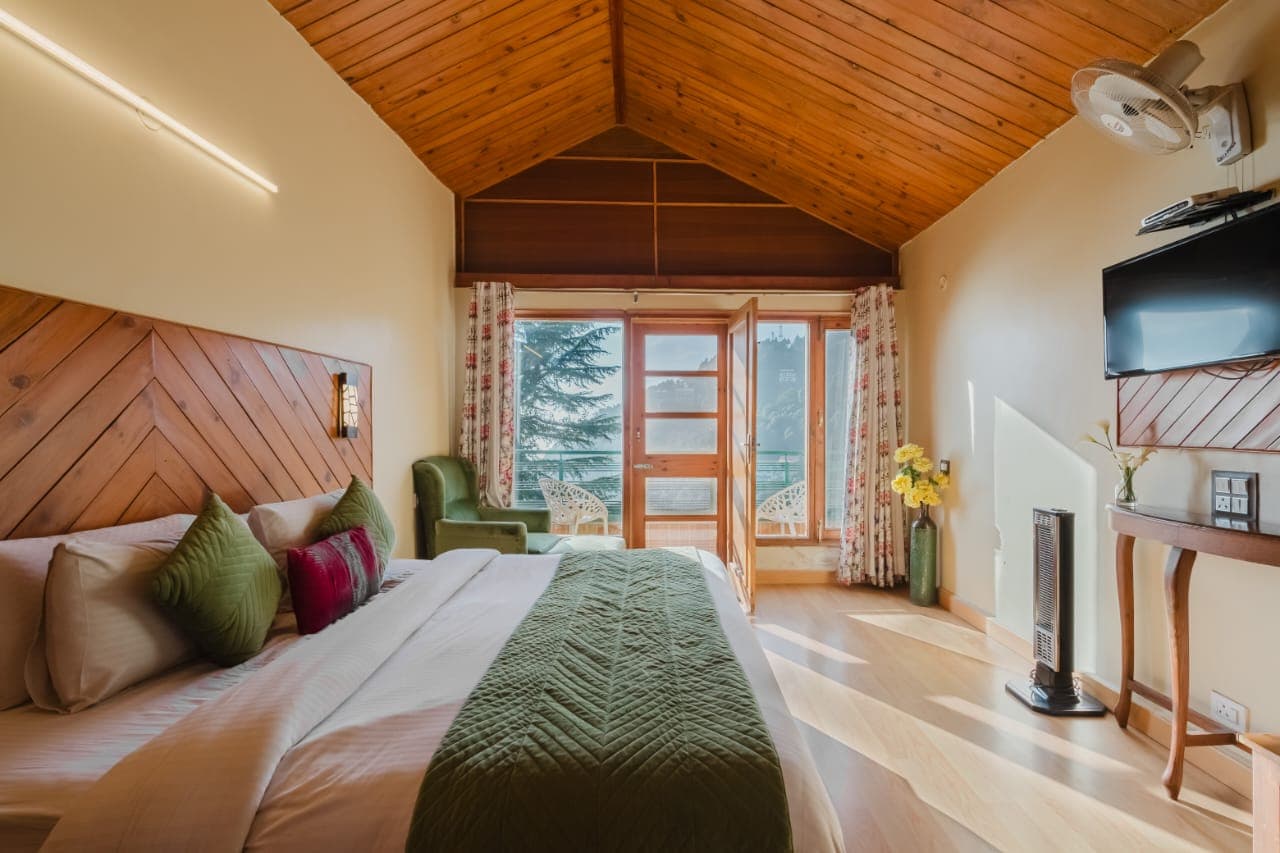 Attic Room with Sit Out