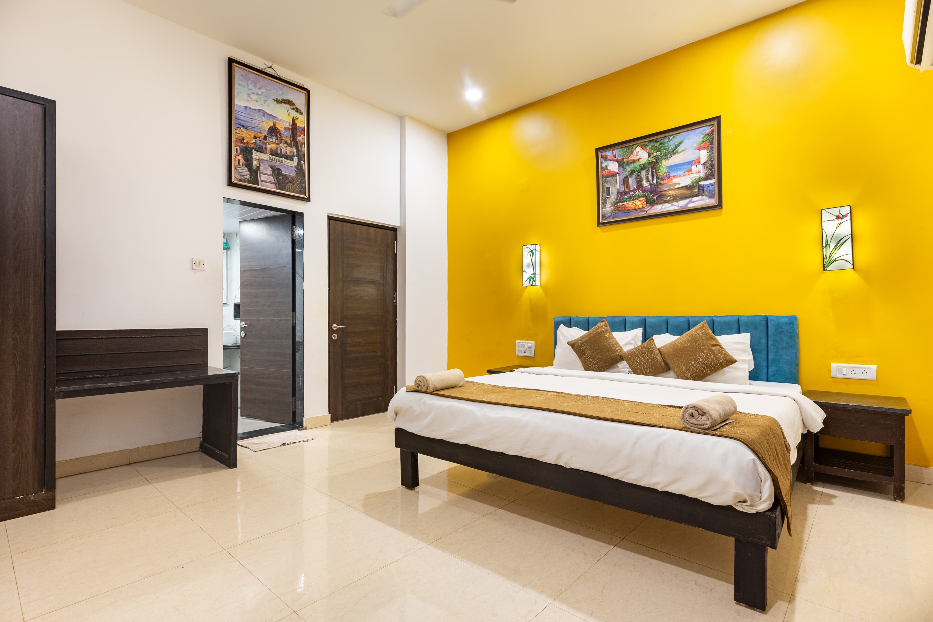Junior Suite (2 Bedroom, 1 Washroom)