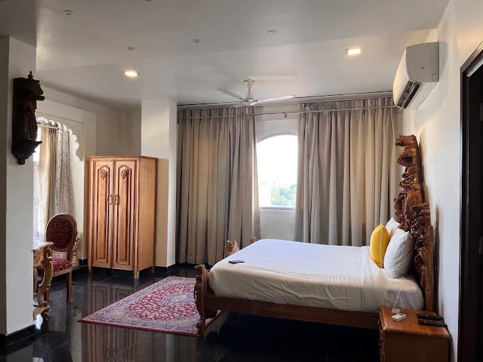 PALACE SUITE
