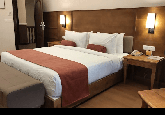 DELUXE ROOM