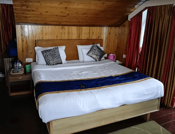 COTTAGE LAWN VIEW ROOM