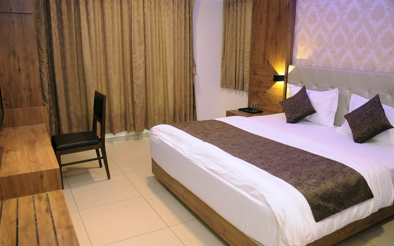 DELUXE FOUR BED