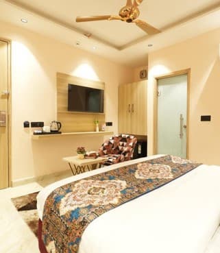 Luxe Stayz Saffron
