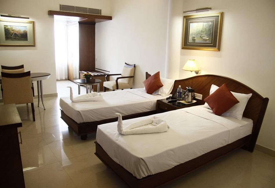 DELUXE ROOM