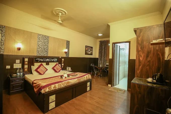 DELUXE ROOM