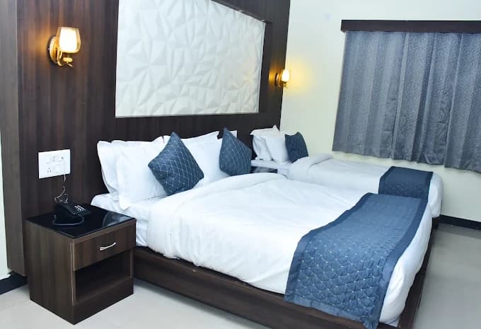 DELUXE TRIPLE BED AC ROOM