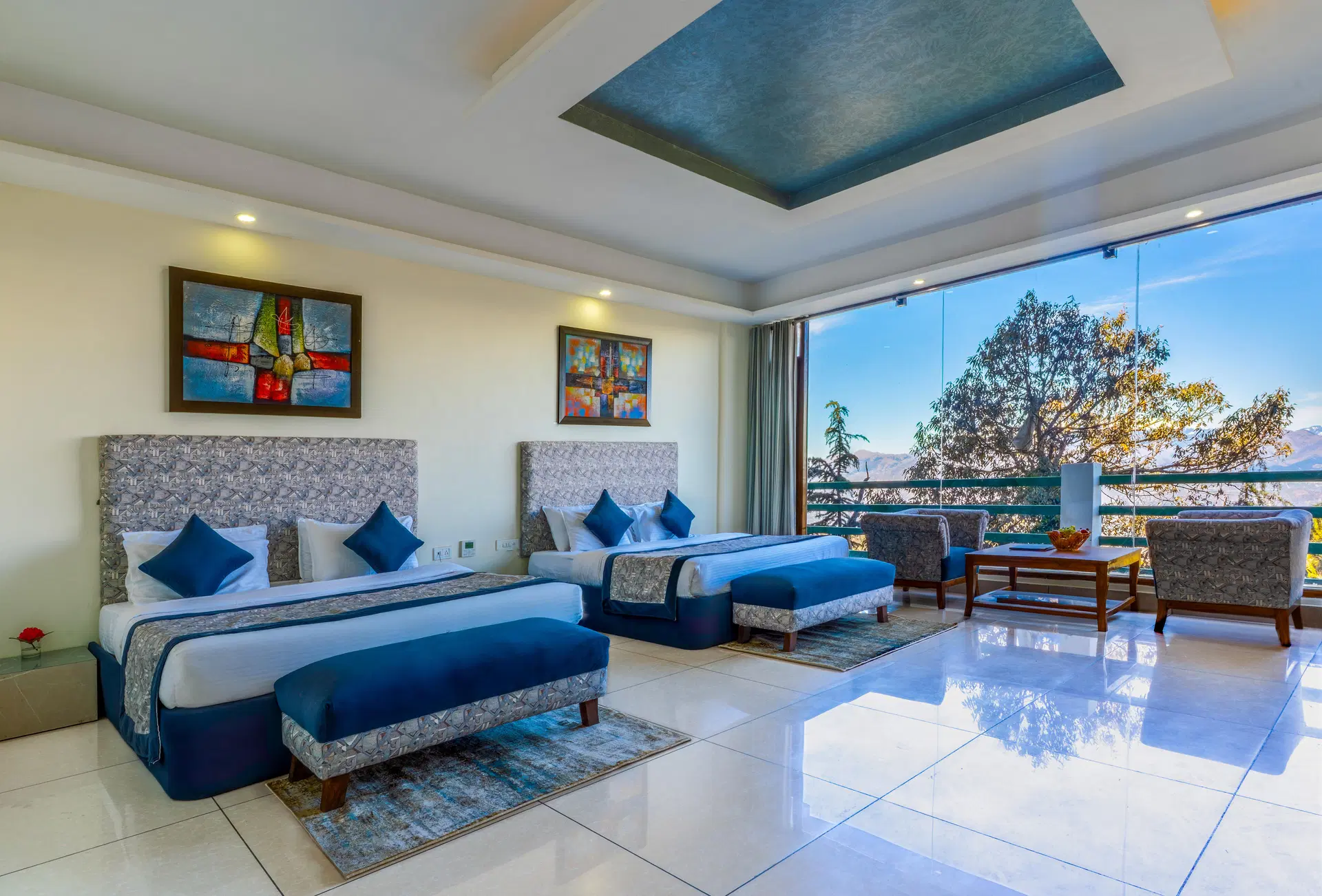 Family Room Valley view With Balcony