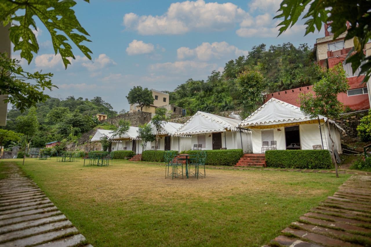 Luxurious ac tent cottage