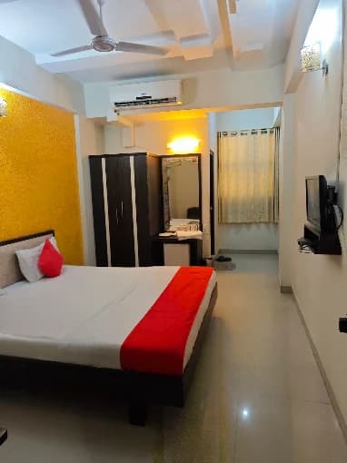 Super Deluxe A. C. Room