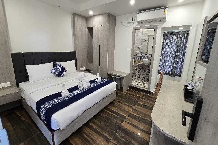 EXECUTIVE ROOM