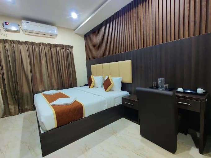 Deluxe Suit Room