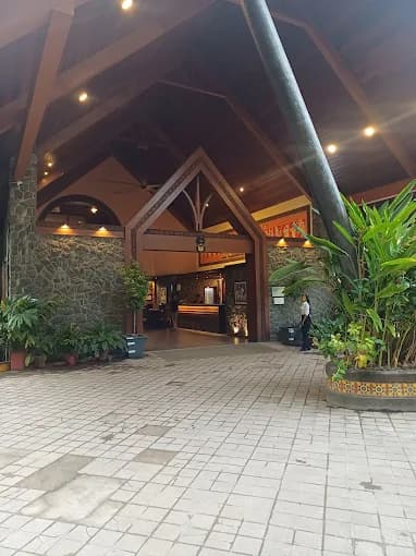 Uday Suites - The Garden Hotel