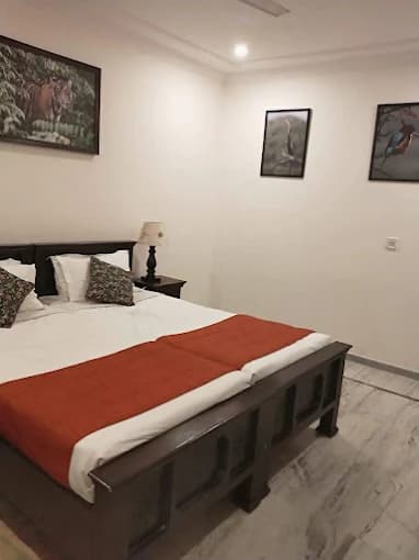 SINGLE ROOM