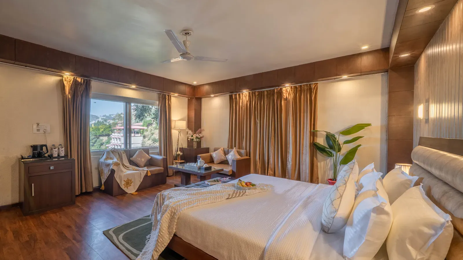 Suite with Garden access and Hill View