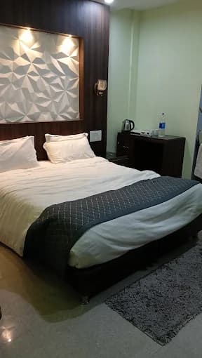 DELUXE PREMIUM DOUBLE BED ROOM