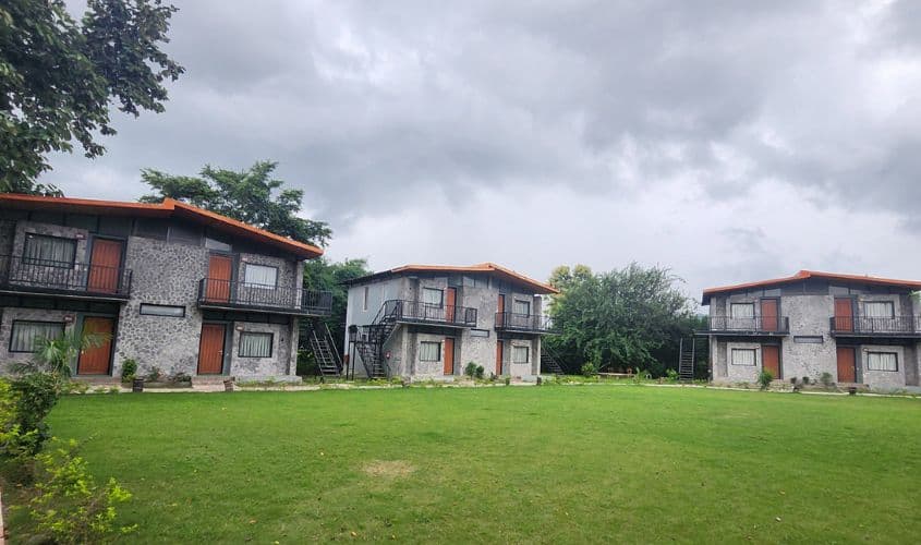 Corbett Machaan Resort