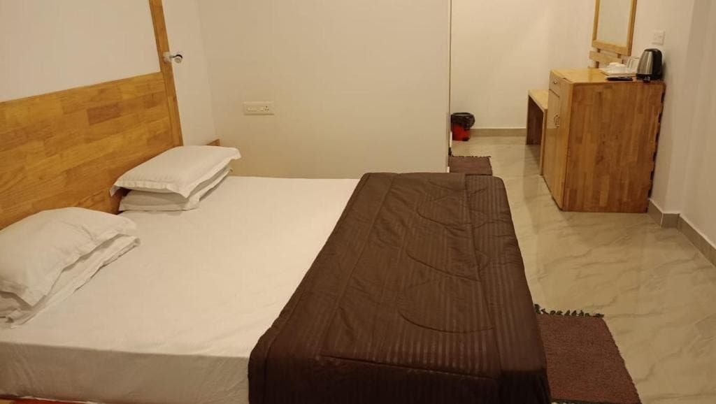 Deluxe twin bed room