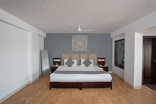 Penthouse Suite with Jacuzzi