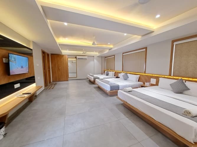 Hexa Family Room