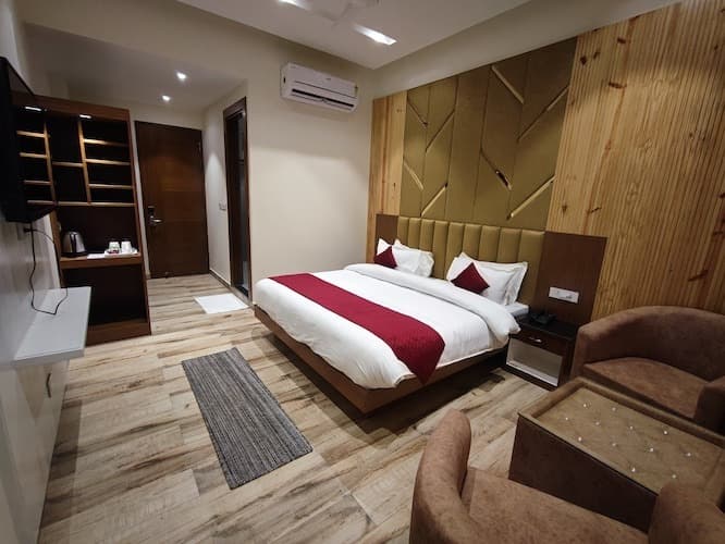 King Balcony Room