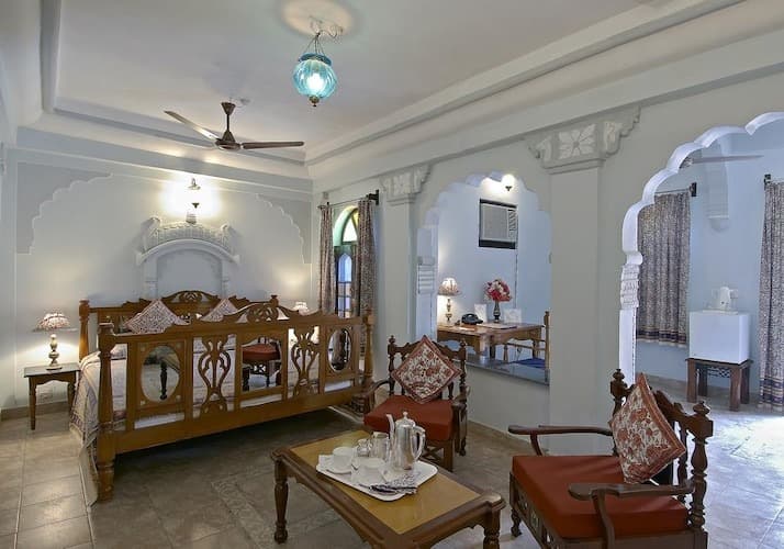 SUPERIOR ROOM