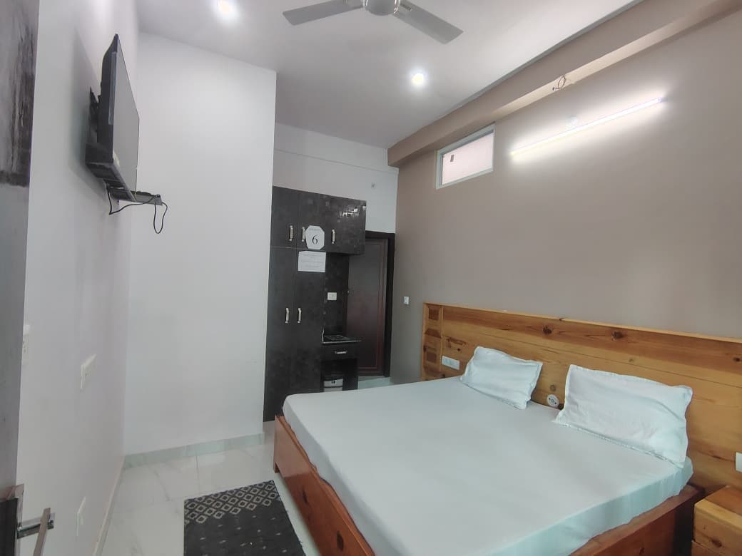 ROOM NO.  6