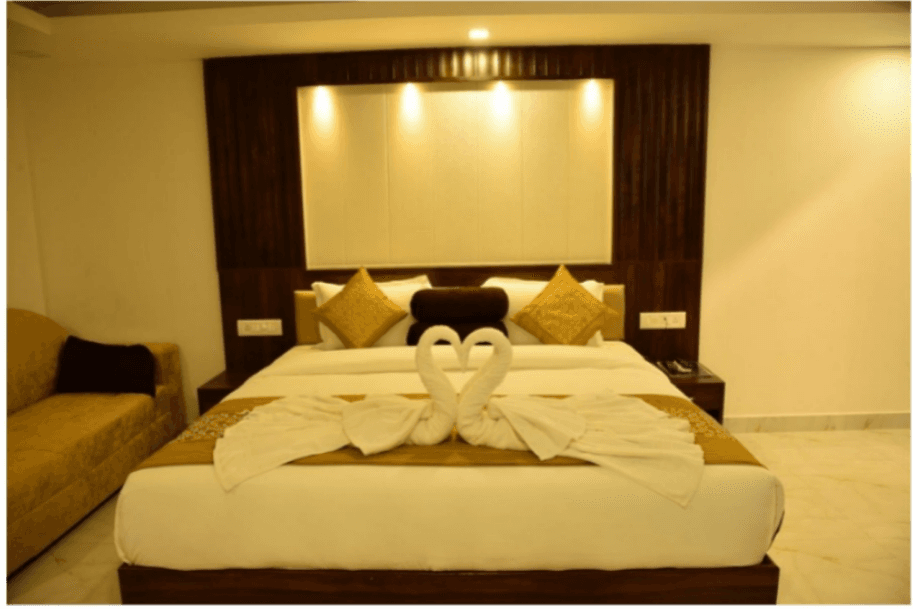 DELUXE ROOM