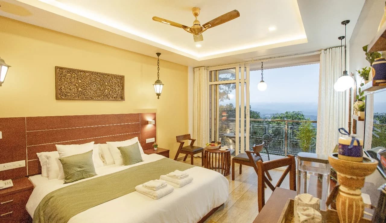 LUXURY ROOM WITH BALCONY