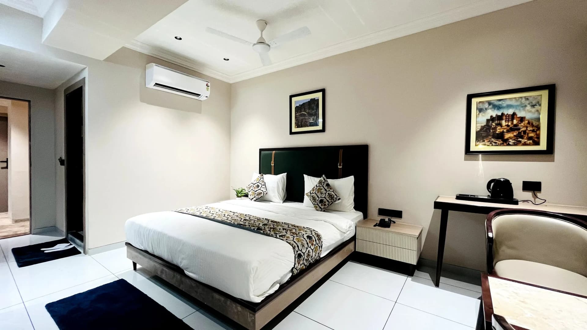 Hotel Royal Town photo 2
