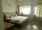 PMC Lakeshore Resort & Houseboat photo 3