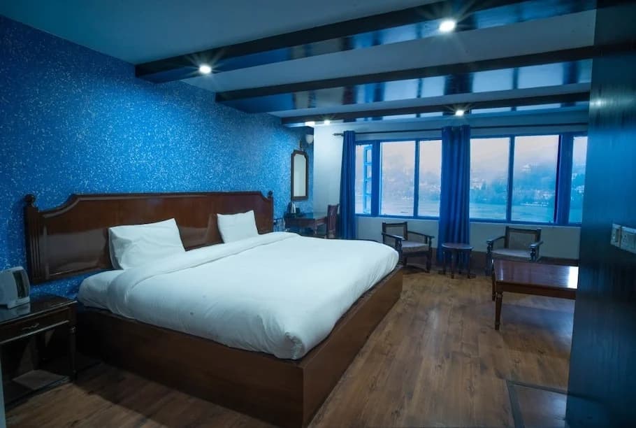 Luxury Lake View Room