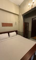 Gold room