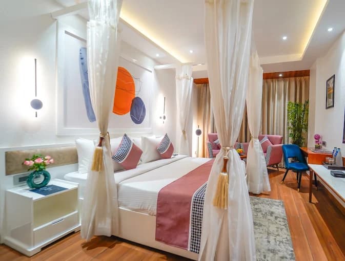 DELUXE ROOM