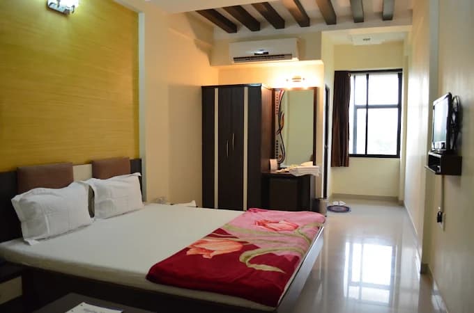 Deluxe A. C. Room