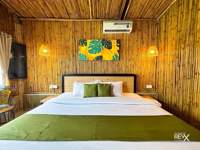 Deluxe bamboo cottage