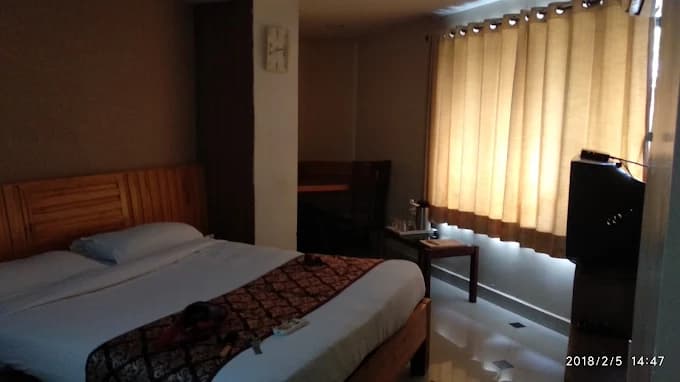 DELUXE ROOM AC