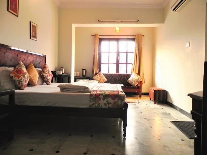 Triple bed room