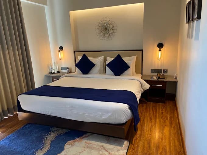 DELUXE ROOM