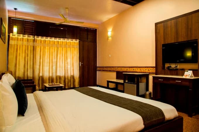 Luxury Ac with Pvt Sit out